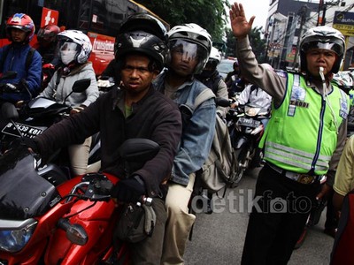 Ada Olah TKP, Arteri Pondok Indah Macet