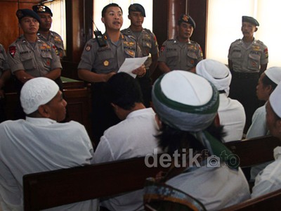 Polisi Jaga Sidang Perdana Demo Ricuh FPI