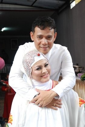 Pedangdut Neneng Anjarwati Nikah Siri dengan Dosen?