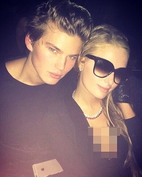 Paris Hilton Dikabarkan Pacari Model 18 Tahun