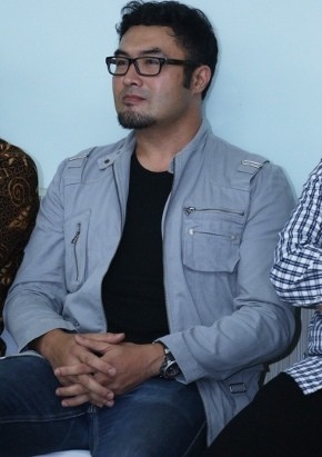Pakai Batu Akik, Surya Saputra Dikira Dukun