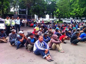 Sepuluh Debt Collector di Bandung Terjaring Razia Preman