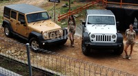 Garansindo meluncurkan enam tipe Jeep Wrangler di kawasan Mega Mendung, Bogor, Jawa Barat, Rabu (21/1/2015). Enam tipe itu adalah Jeep Wrangler Sport 2 Door, Jeep Wrangler Rubicon 2 Door, Jeep Wrangler Sport X 4 Door, Jeep Wrangler Sport Renegade 4 Door, Jeep Wrangler Sahara 4 Door, dan Jeep Wrangler Rubicon 4 Door.