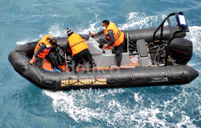 Basarnas Siapkan 15 Penyelam Tradisional Angkat Main Body AirAsia QZ8501