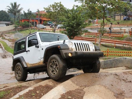 Mandi Lumpur Bareng Jeep Wrangler Rubicon 3.0L 2015