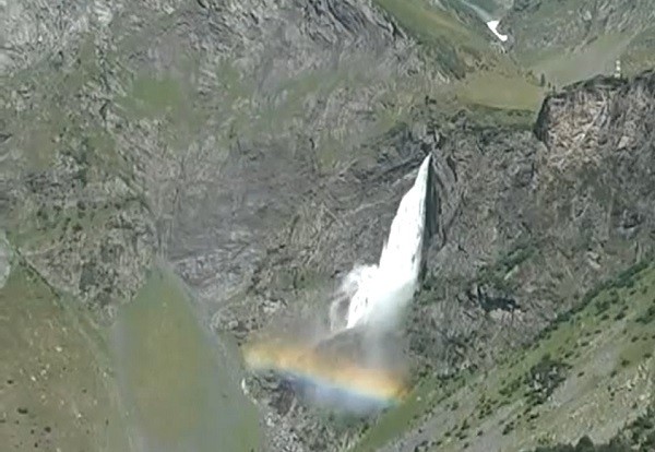 Unik, Air Terjun Italia Ini Hanya Mengalir 5 Kali Setahun