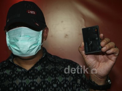 Gaya Samad Saat Bertemu PDIP Versi Hasto