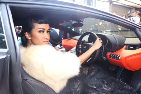 Jupe Pilih Nikah dengan Bekas Penjahat Ketimbang Bekas Ustad