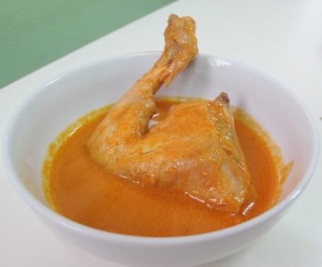 Enaknya Makan Siang dengan Gulai Ayam Minang Empuk Berkuah Santan Kental
