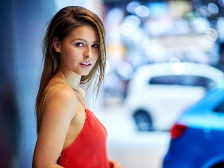 Si Cantik di Pameran Mobil Brussel