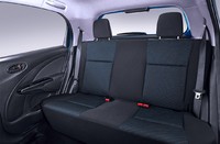 Rear Headrest memberikan kenyamanan sekaligus safety bagi penumpang belakang. Istimewa/dok Toyota.