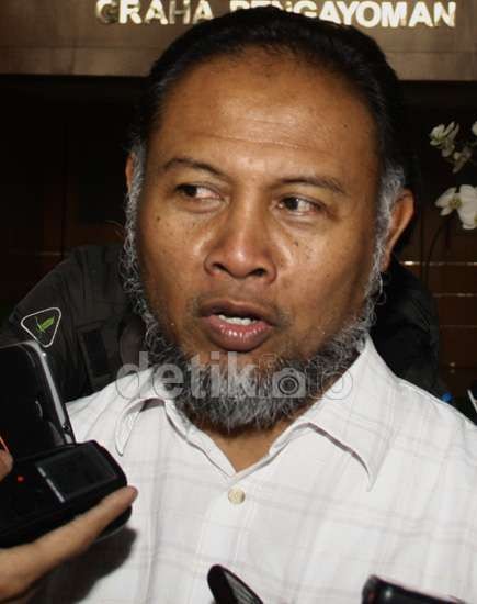 Polisi Tangkap BW Bersama Anaknya Polisi Tangkap BW Bersama Anaknya