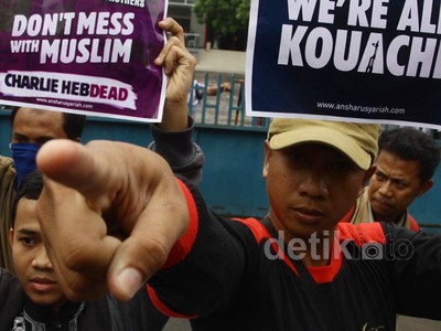 Aksi Kecam Charlie Hebdo di Kedubes Prancis