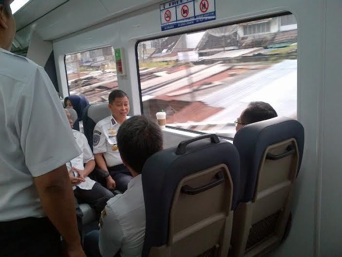 Pemukiman Liar di Rel Kereta Bandara, Jonan: Tak Ada Sertifikat, Gusur Saja!