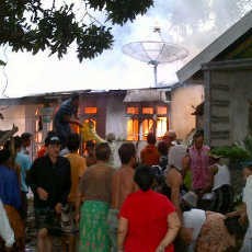 Empat Rumah Terbakar, Seorang Ayah Luka Selamatkan Anaknya