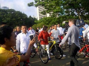 Gowes di CFD Lewati Aksi #SaveKPK, Jokowi Cuma Menoleh Tak Berhenti