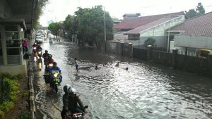 Hujan Deras, Perempatan Matraman Tergenang