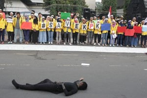 Aksi #SaveKPK juga Ramai di Car Free Day Semarang