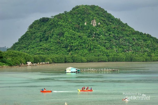 iPantaii iSarii iRinggungi iPantaii Cantik Nan Tenang di Teluk 