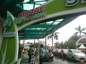 Ngetes BBM Mirage 2 Jam Lebih, Peserta Sumringah