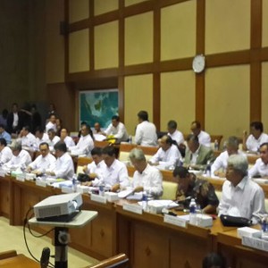 Rapat dengan DPR, Pejabat ESDM Kompak Berkemeja Putih Seperti Jokowi