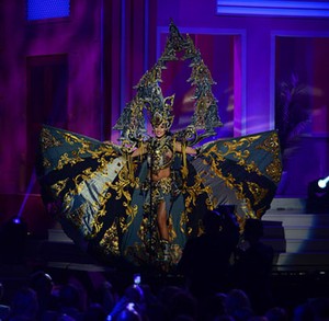 Elvira Minta Dukungan untuk Menang Kostum Nasional Terfavorit Miss Universe