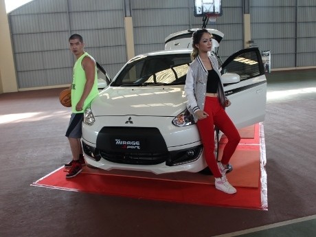 Bergaya Anak Muda di Bandung dengan Mitsubishi Mirage