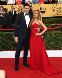 Sofia Vergara wow bergaun merah menyala. Ethan Miller/Getty Images/detikFoto.