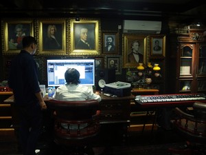 Mengintip Studio Rekaman Ahmad Dhani