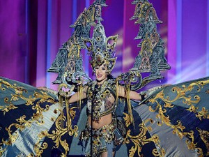 Mampukah Elvira Devinamira Ukir Sejarah di Miss Universe?