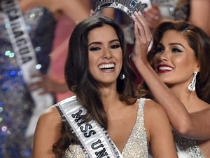 Finally! Paulina Vega Dinobatkan Sebagai Miss Universe ke-63