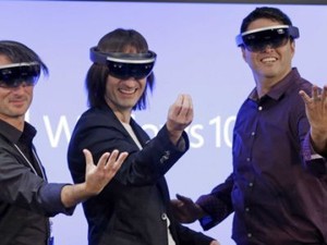 Microsoft Yakin HoloLens adalah Desktop Masa Depan