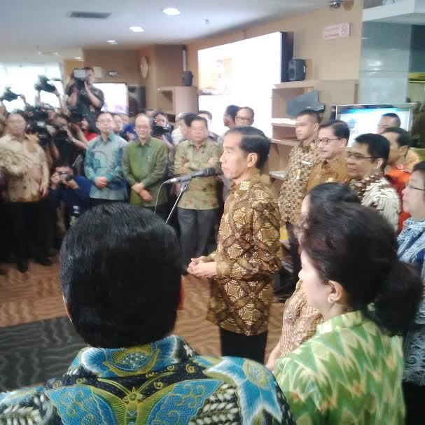 Lissa Sahut-sahutan dengan Jokowi, Para Menteri Tersenyum