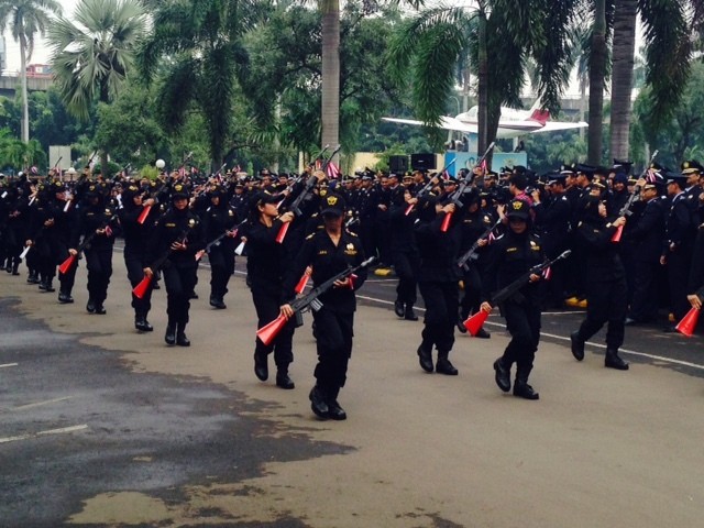 Aksi Srikandi Cantik Bea Cukai, Menenteng Senjata dan Bikin Menkeu Kagum