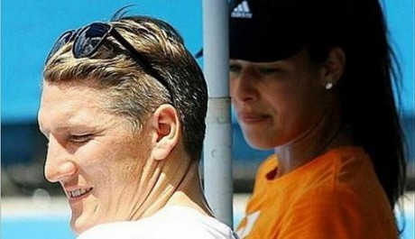 Ivanovic Kedapatan Sedang Gandeng Tangan Schweinsteiger di Munich