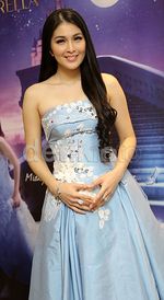 10 Hot Photo: Adik Jupe Super Hot, Elvira Devinamira di Miss Universe 2014