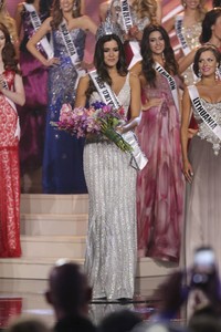 Cantiknya Paulina Vega. Alexander Tamargo/Getty Images/detikFoto.