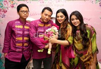Azriel, Anang, Arsy, Ashanty, dan Aurel di acara syukuran akikah Arsy. Pool/Akew/detikFoto.