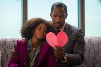 Kedekatan keduanya pun membuat hubungan keduanya terlihat seperti ayah dan anak. (Dok Columbia Pictures)