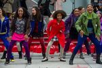 Bernyanyi dan Menari Bersama di Film 'Annie'