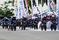 Melanjutkan kemeriahan balap Suzuki Indonesia Challenge 2015 yang sebelumnya telah diadakan di kota Medan. Sebanyak 112 pembalap dari kawasan Jawa Timur dan sekitarnya turut unjuk aksi kemahiran balap mereka di kota Malang. Pool/dok. Suzuki.