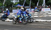 Lintasan sepanjang 800 meter dengan jumlah putaran sebanyak 15 lap berhasil ditaklukan menggunakan Suzuki Satria FU150 yang memang diciptakan bagi pecinta kecepatan. Pool/dok. Suzuki.