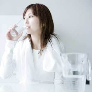 Aqualert: Sudah Cukupkah Anda Minum Air Putih Hari Ini?