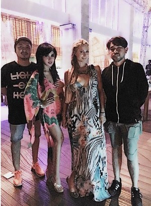 Syahrini Ikut Liburan Bareng Paris Hilton di Bali