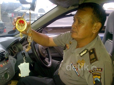 Polisi Geledah Mobil Staf Kepresidenan Palsu