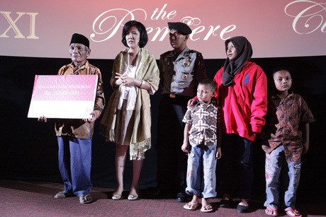 Cinema 21 Ajak Nonton dan Beri Dana Pendidikan Keluarga Bripda Taufik