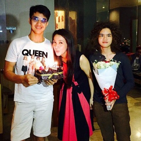 El dan Dul Berikan Kejutan di Hari Ultah Maia Estianty