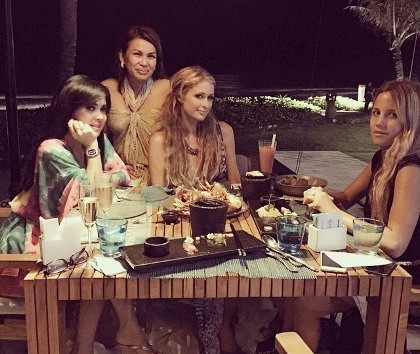 Girls Night Out! Syahrini Dinner Bareng Paris Hilton di Bali