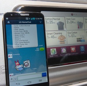 LG Ingin Kulkas Bisa Ikut Chatting via WhatsApp