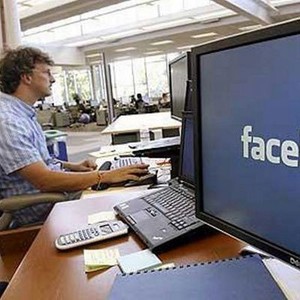 Facebook dan Instagram Hidup Kembali